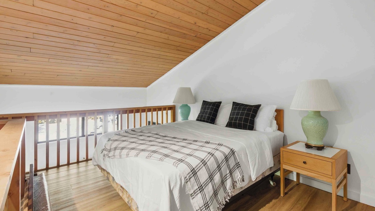Photo of Bedroom in Warm Springs