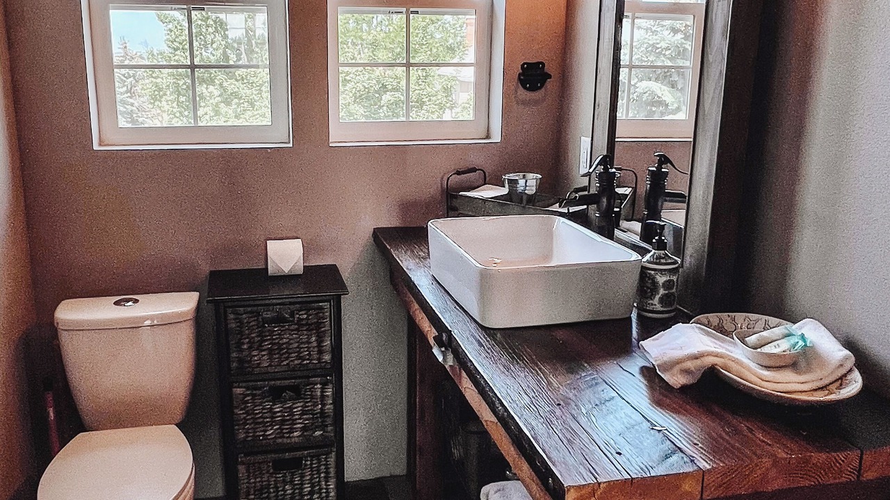 Photo of Bathroom in Colbert