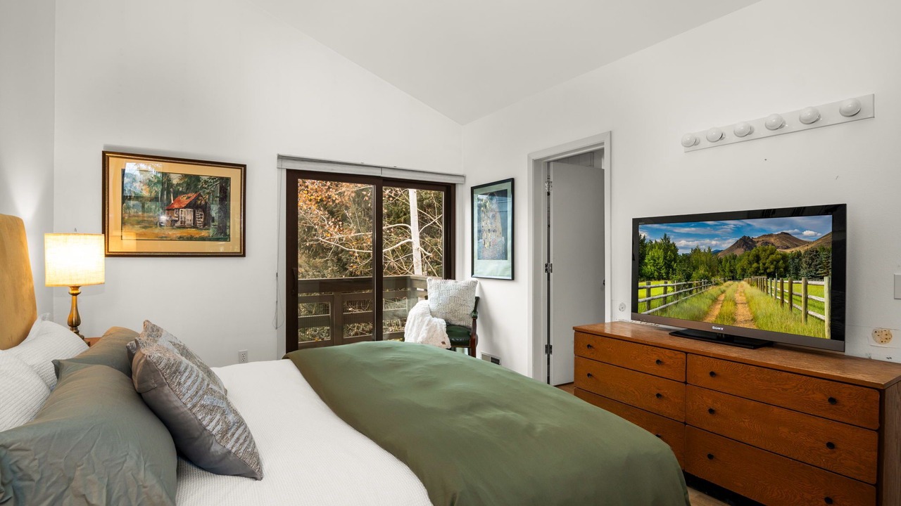 Photo of Bedroom in Elkhorn