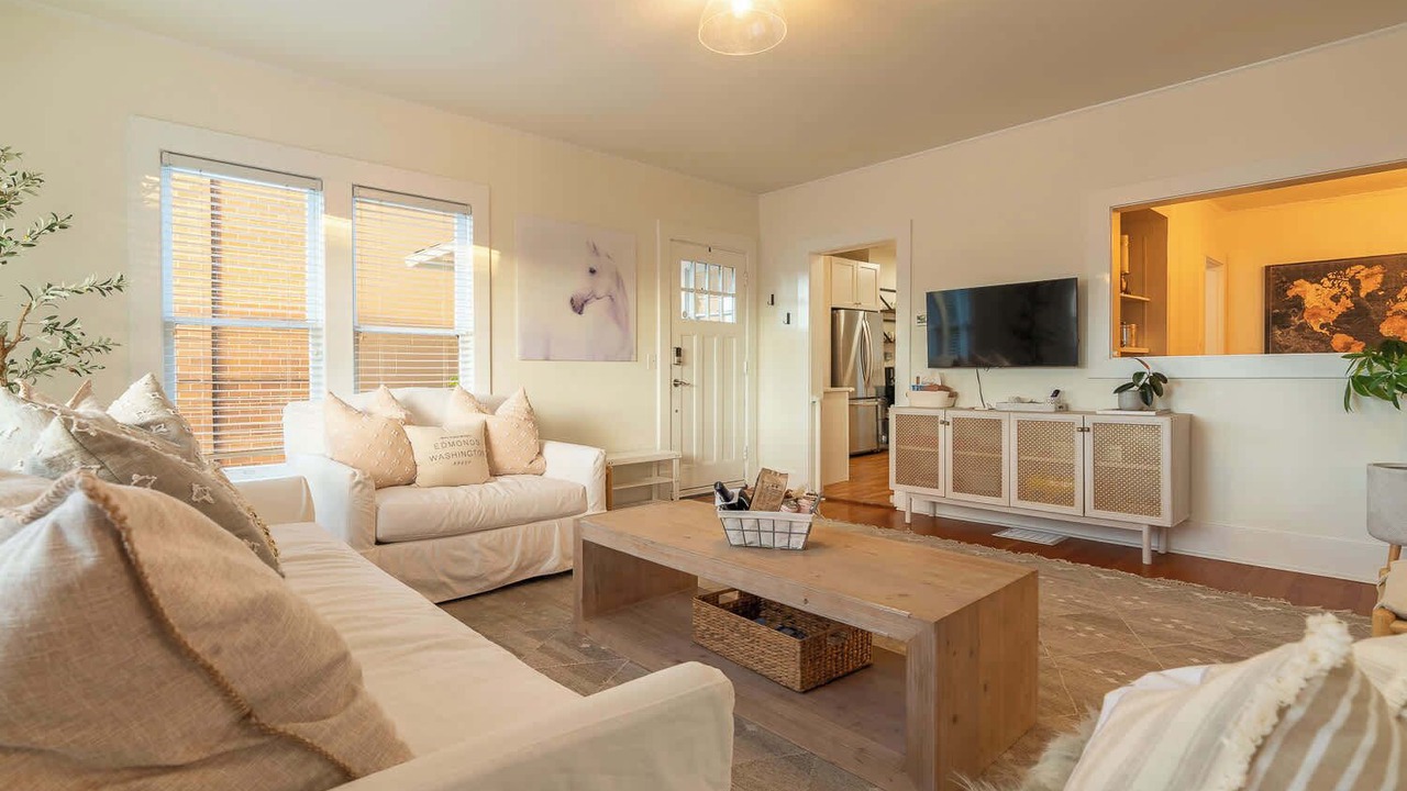 Photo of Bedroom in The Bowl of Edmonds