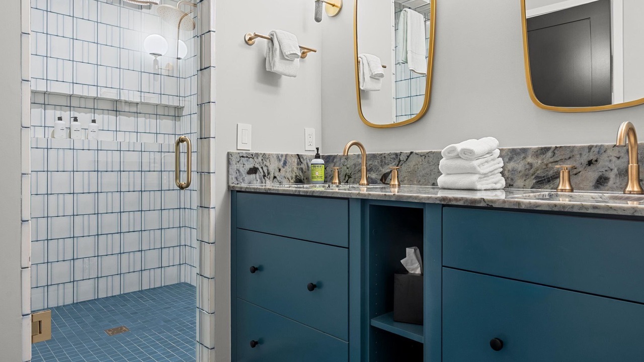 Photo of Bathroom in Garden City