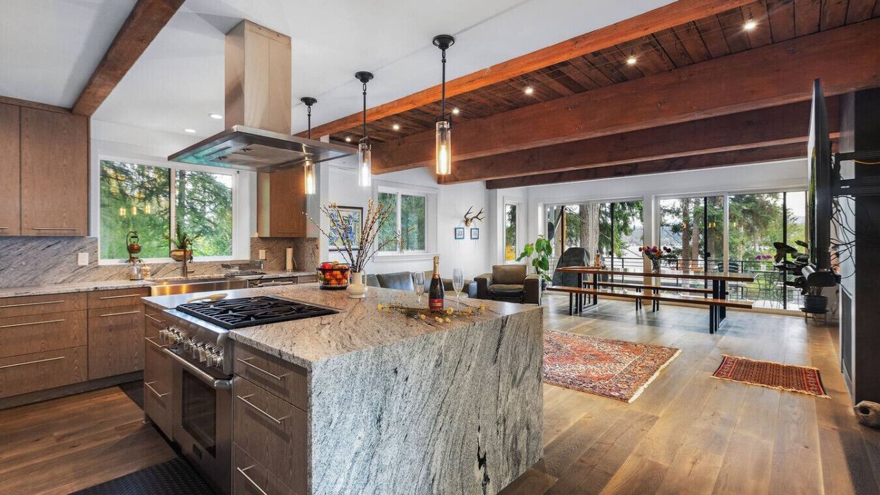 Photo of Kitchen in Northeast Bellevue