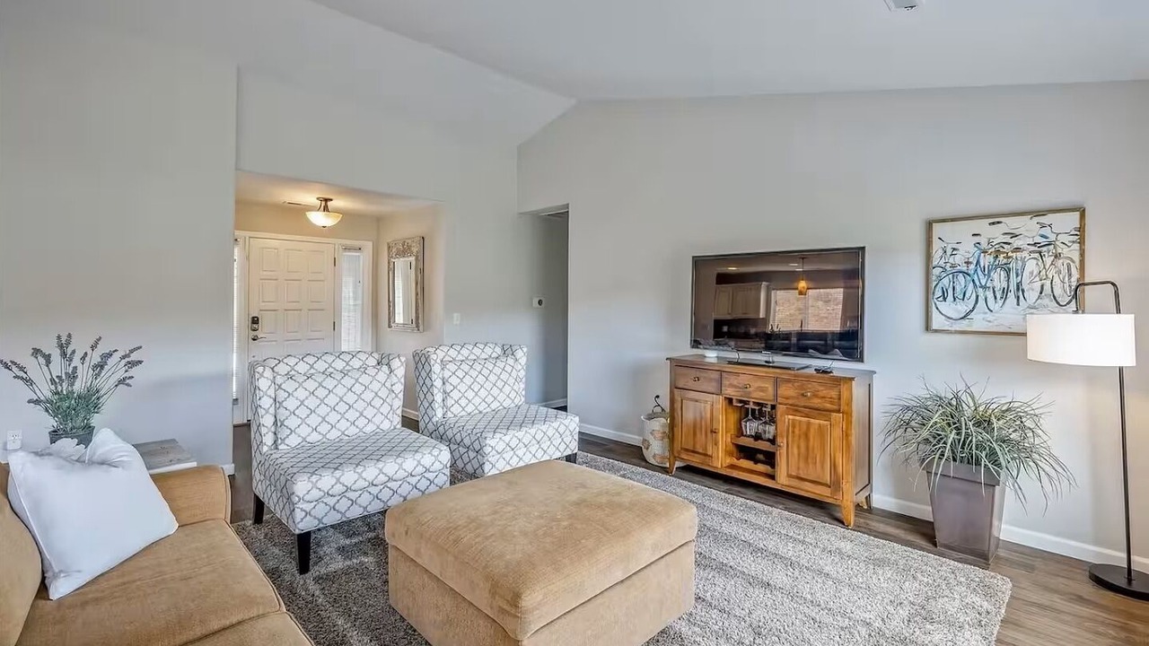 Photo of Livingroom in Sunland Estates