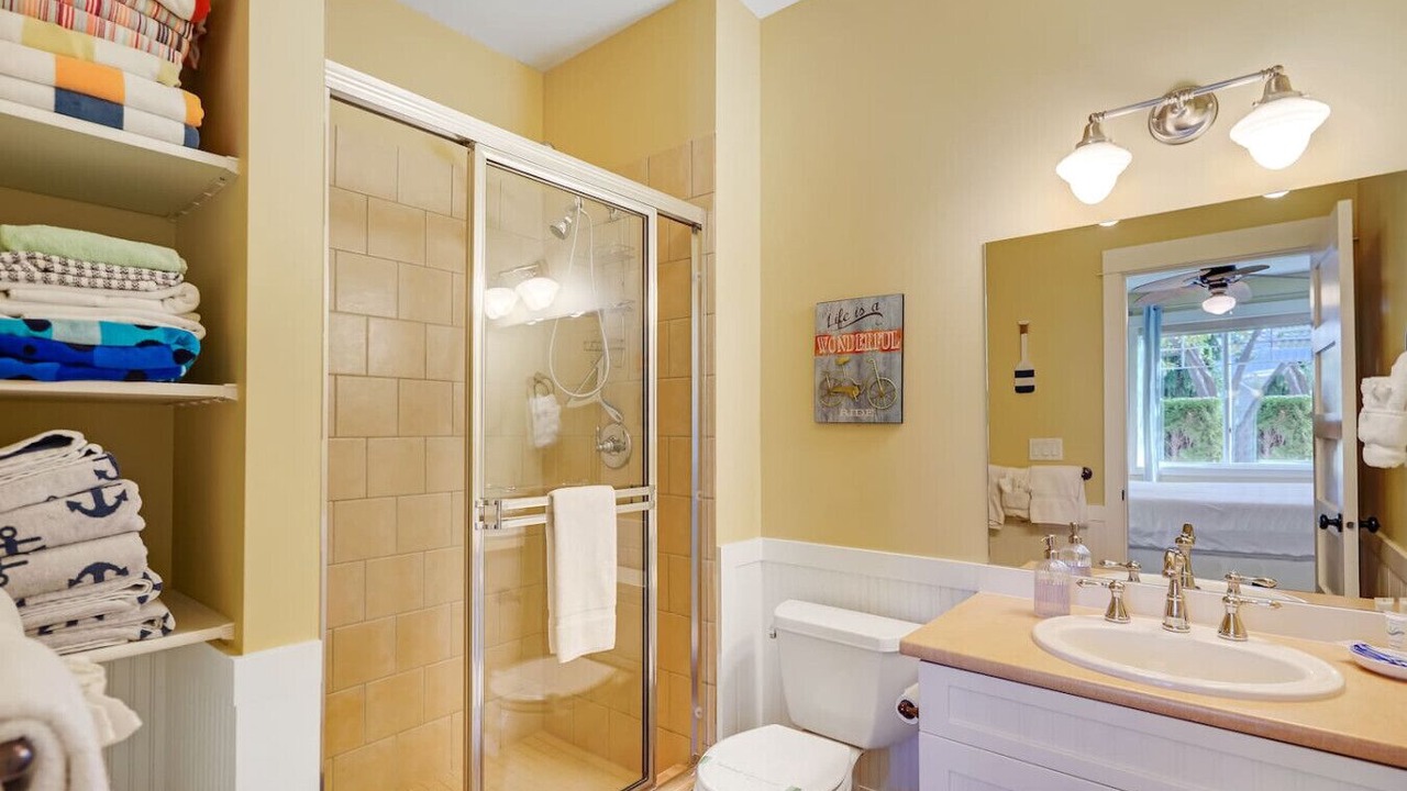 Photo of Bathroom in Oroville