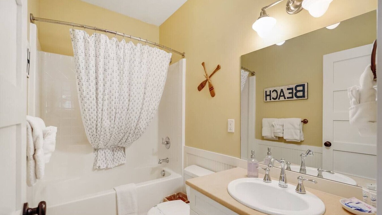 Photo of Bathroom in Oroville