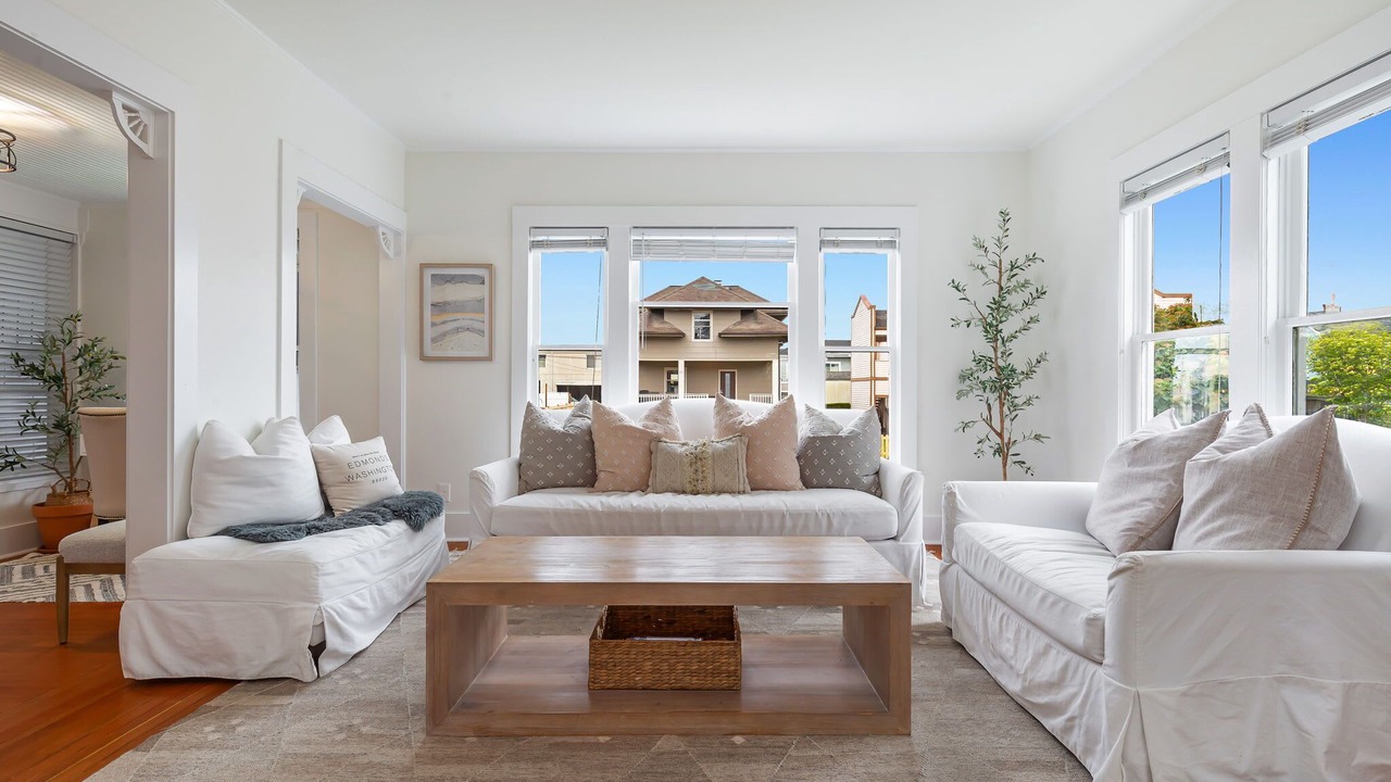 Photo of Bedroom in The Bowl of Edmonds