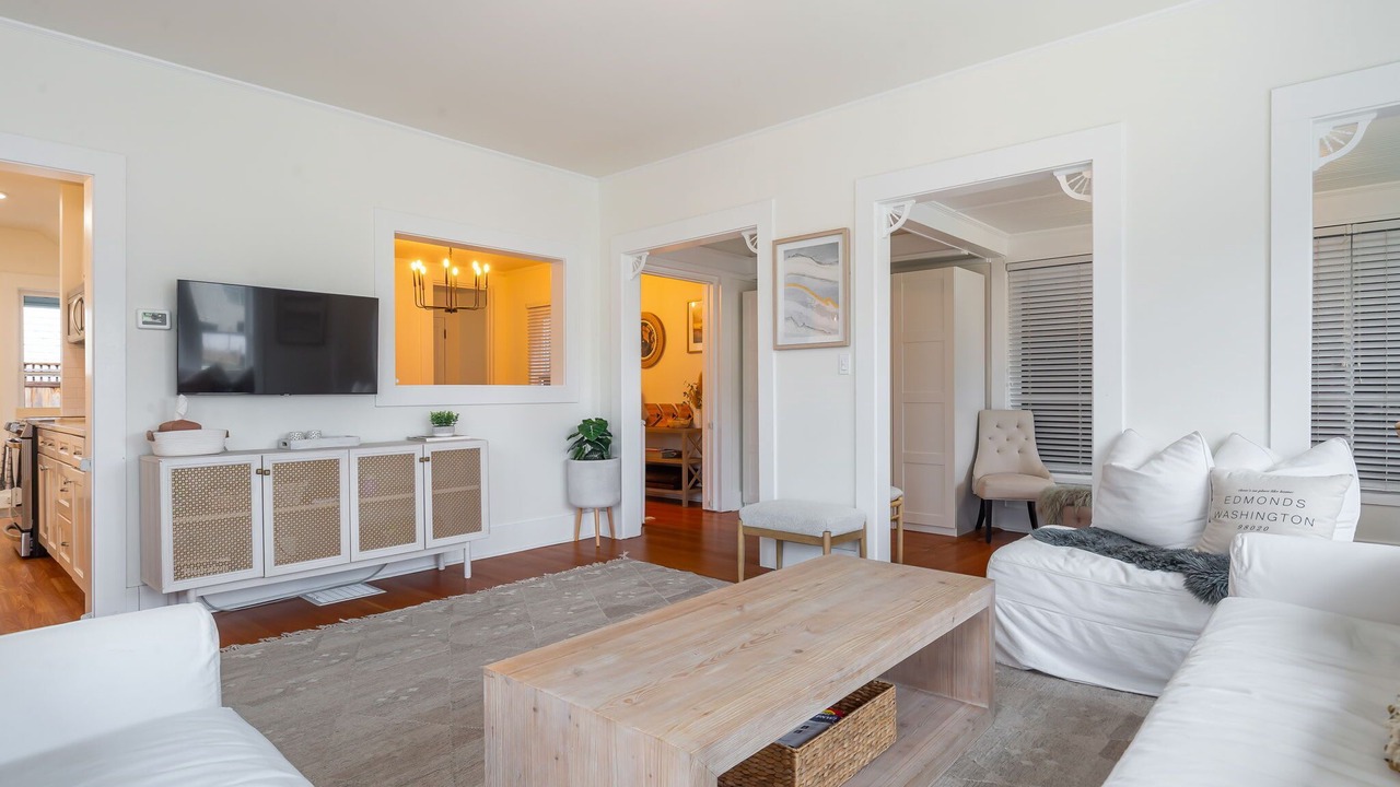 Photo of Bedroom in The Bowl of Edmonds