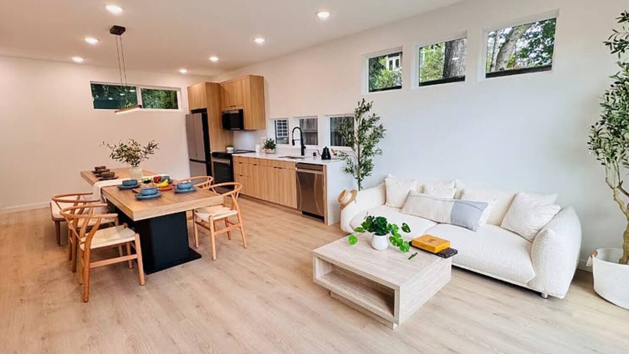Photo of Livingroom in Shoreline