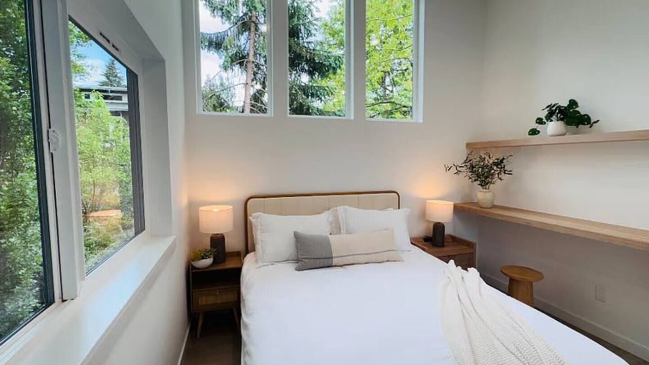 Photo of Bedroom in Shoreline