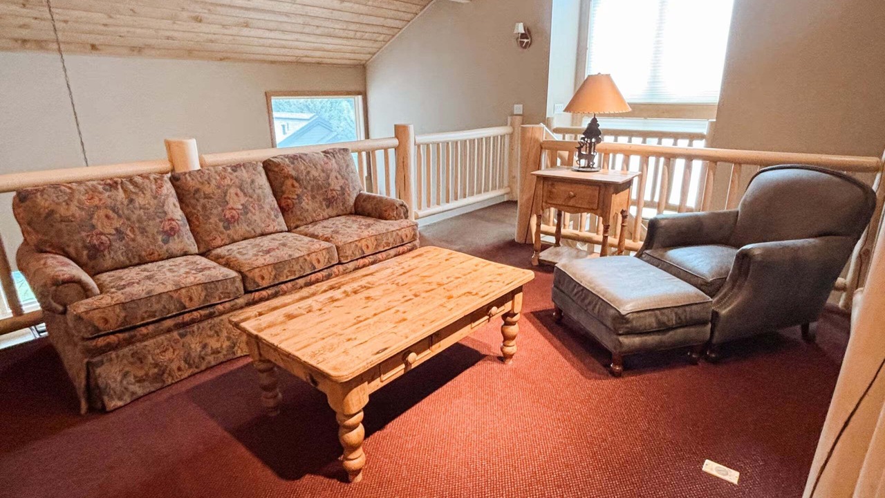 Photo of Livingroom in Elkhorn Village