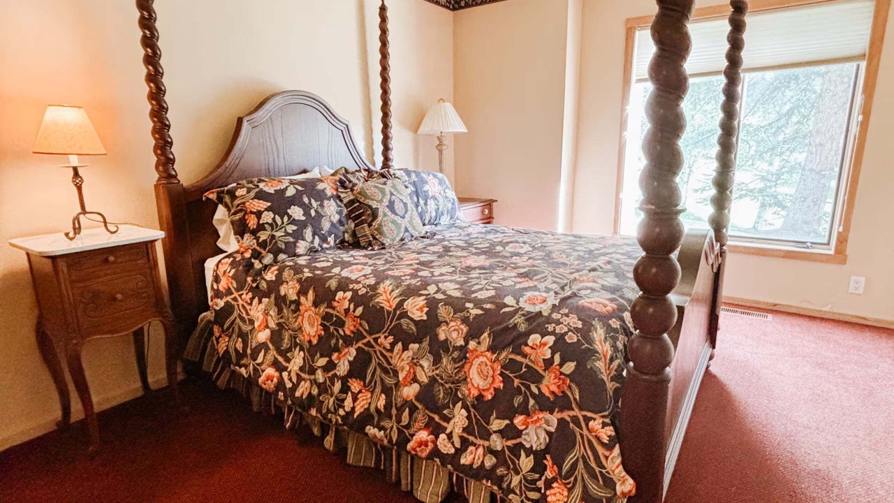 Photo of Bedroom in Elkhorn Village