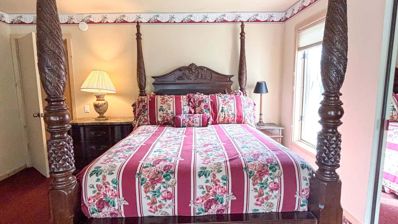 Photo of Bedroom in Elkhorn Village