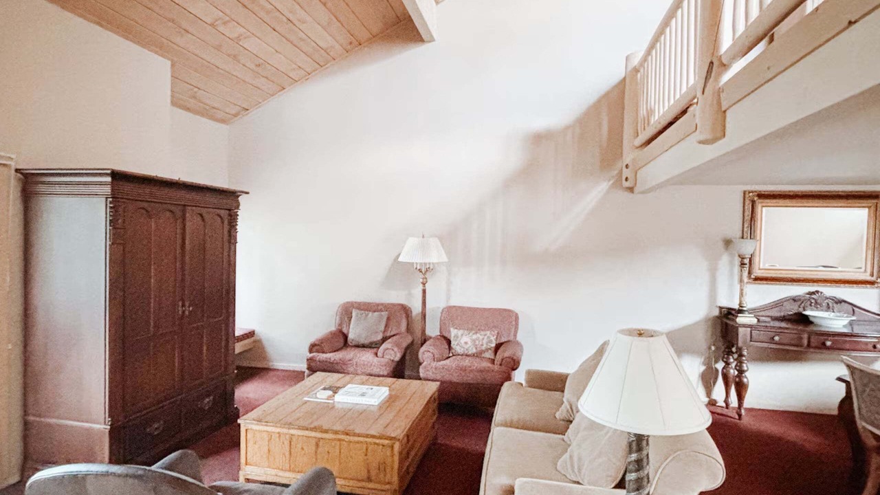 Photo of Livingroom in Elkhorn Village