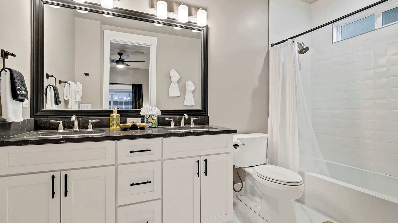 Photo of Bathroom in Garden District