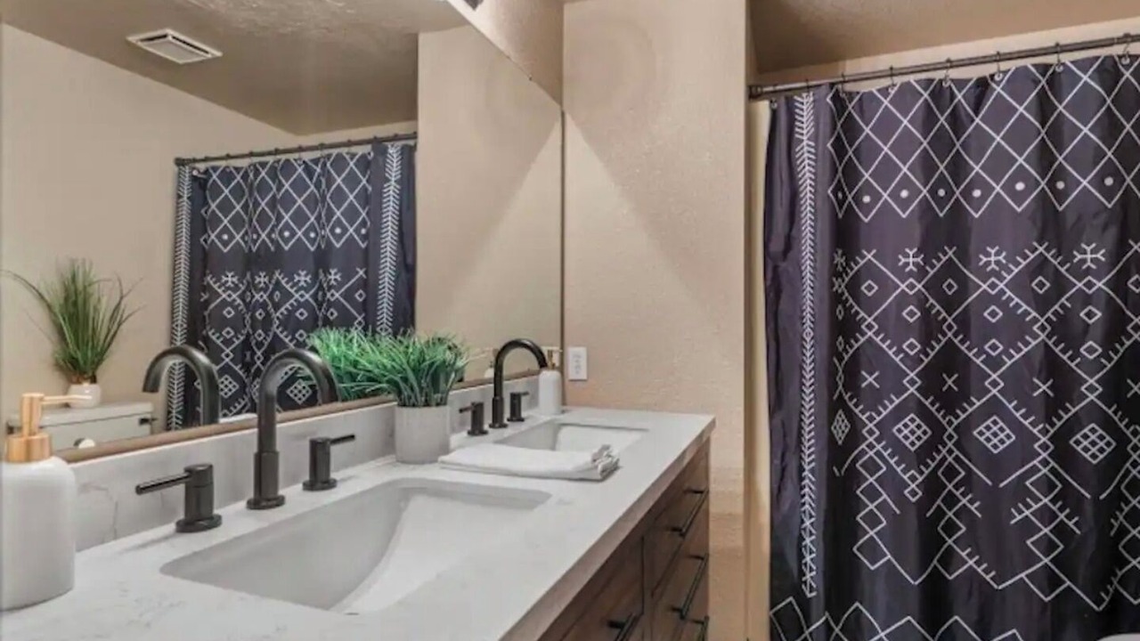 Photo of Bathroom in Cascade