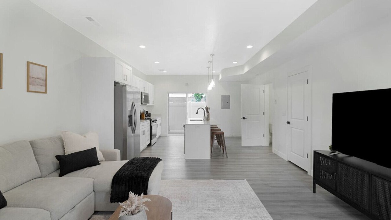 Photo of Livingroom in Poplar Grove