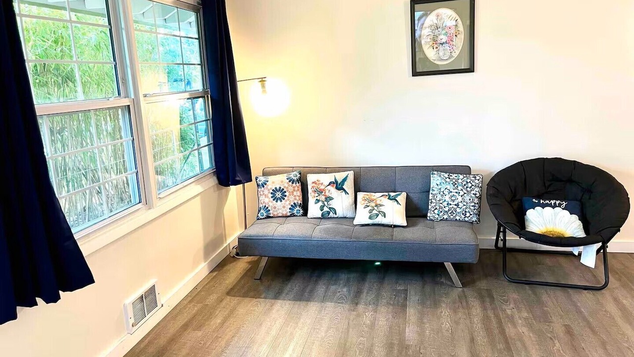 Photo of Livingroom in Alderwood Manor
