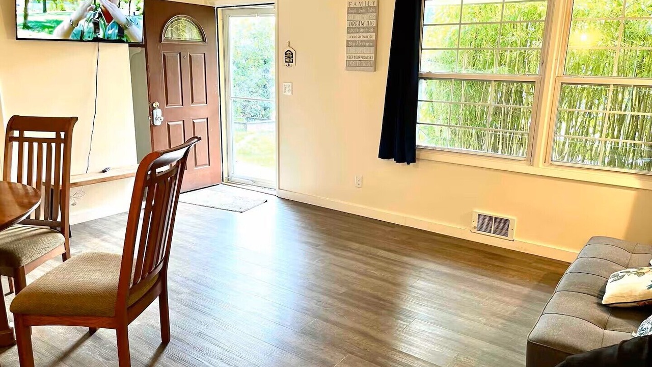Photo of Livingroom in Alderwood Manor