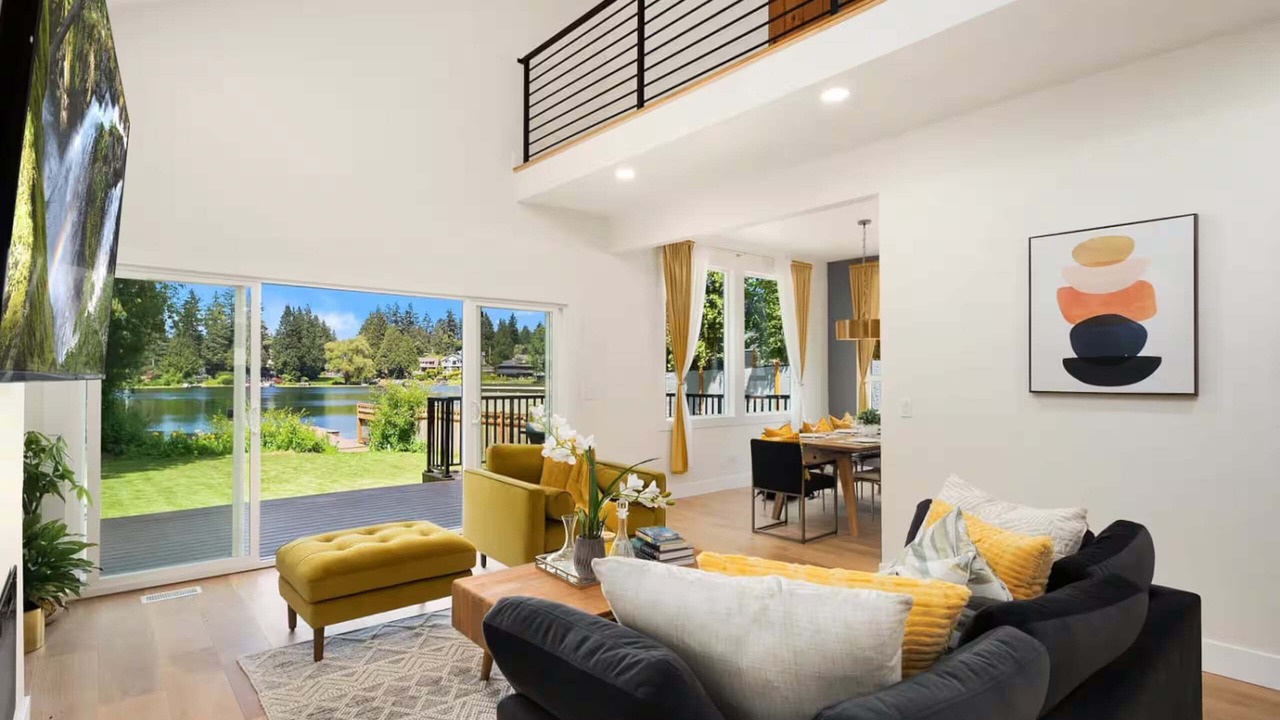 Photo of Livingroom in Haller Lake