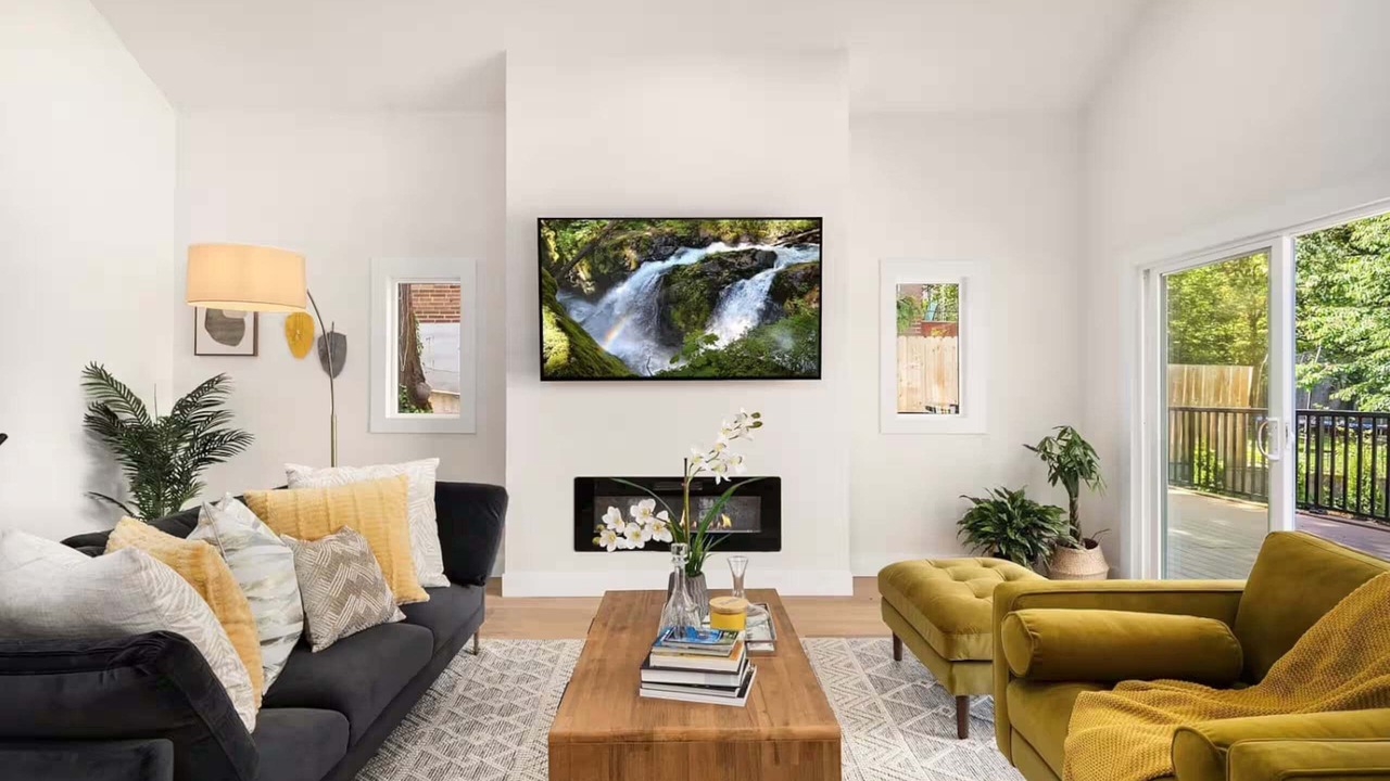 Photo of Livingroom in Haller Lake