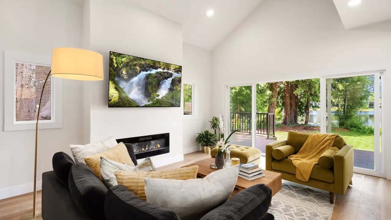 Photo of Livingroom in Haller Lake