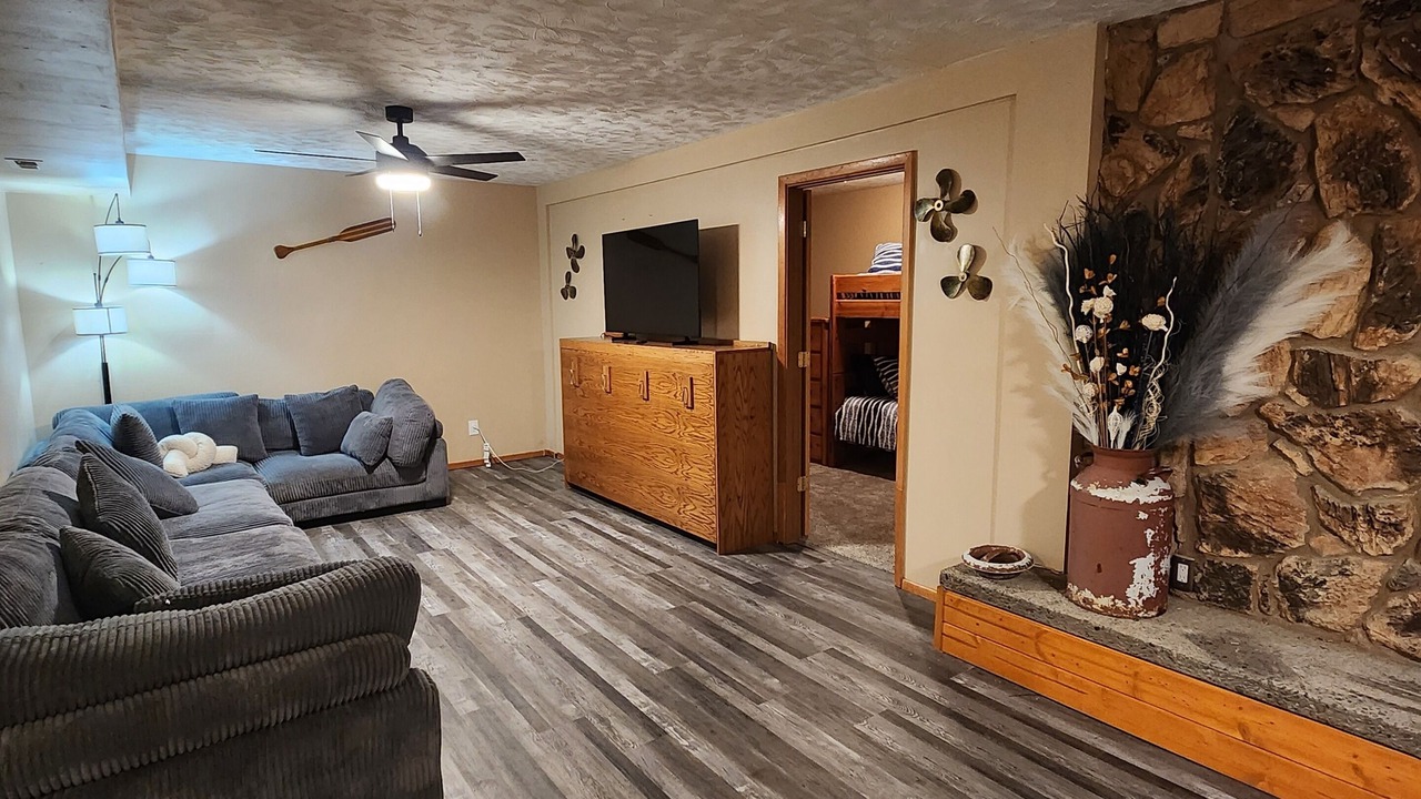 Photo of Livingroom in Loon Lake