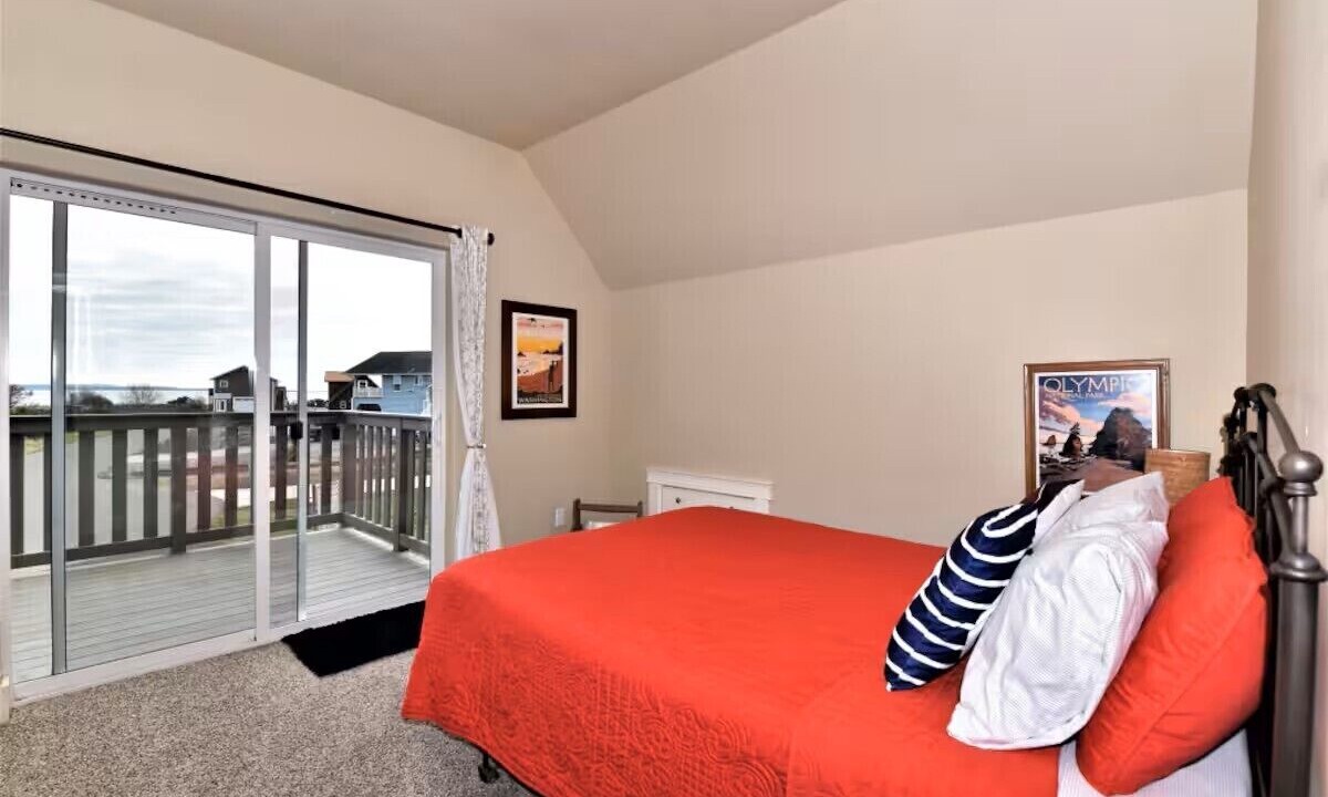 Photo of Bedroom in Ocean Shores