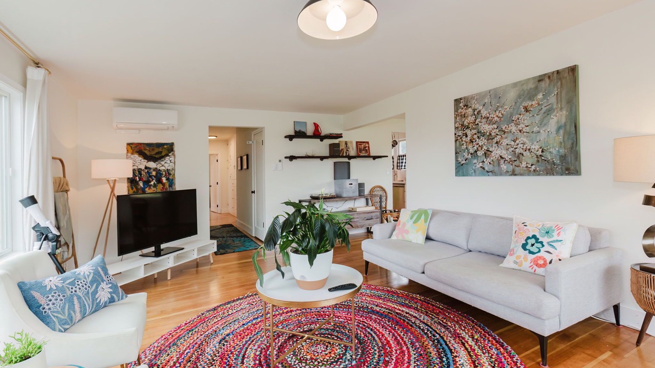Photo of Livingroom in Kingston