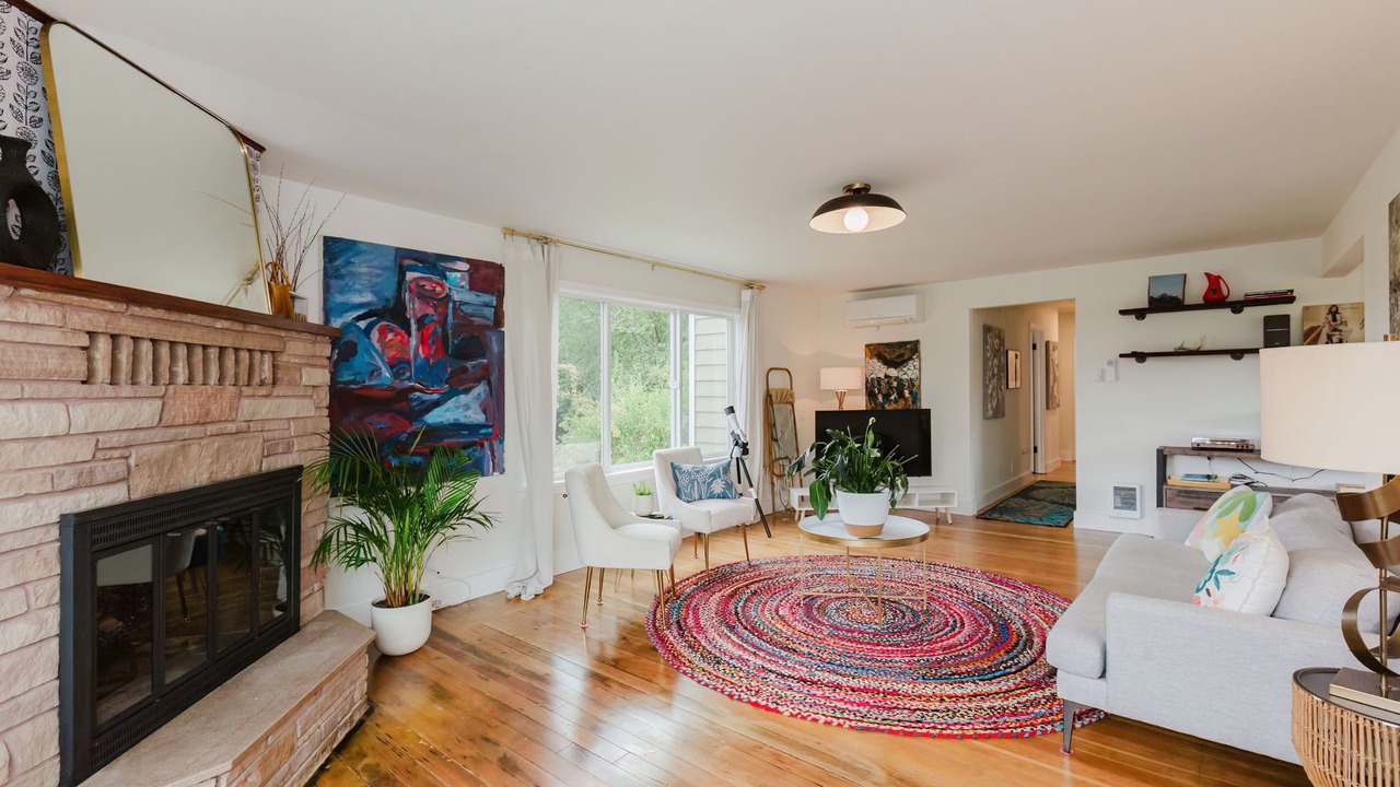 Photo of Livingroom in Kingston