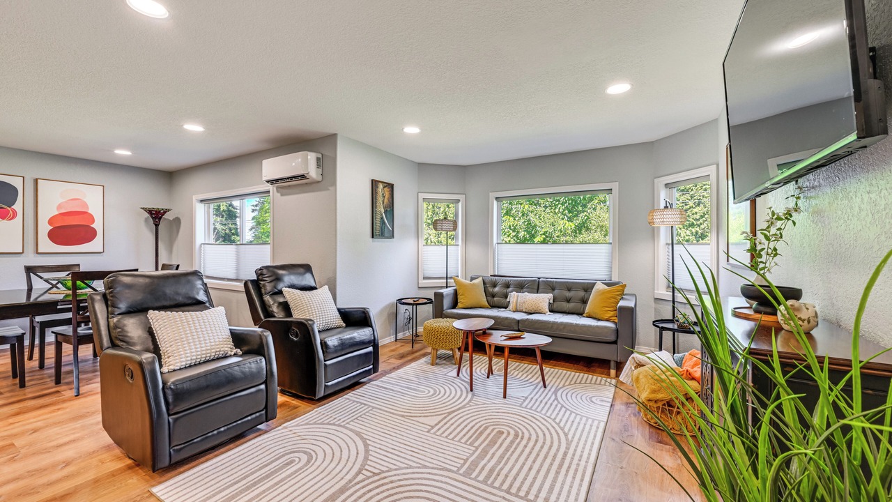 Photo of Livingroom in SeaTac