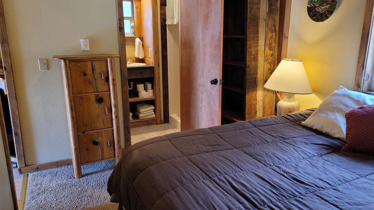 Photo of Bedroom in Mazama