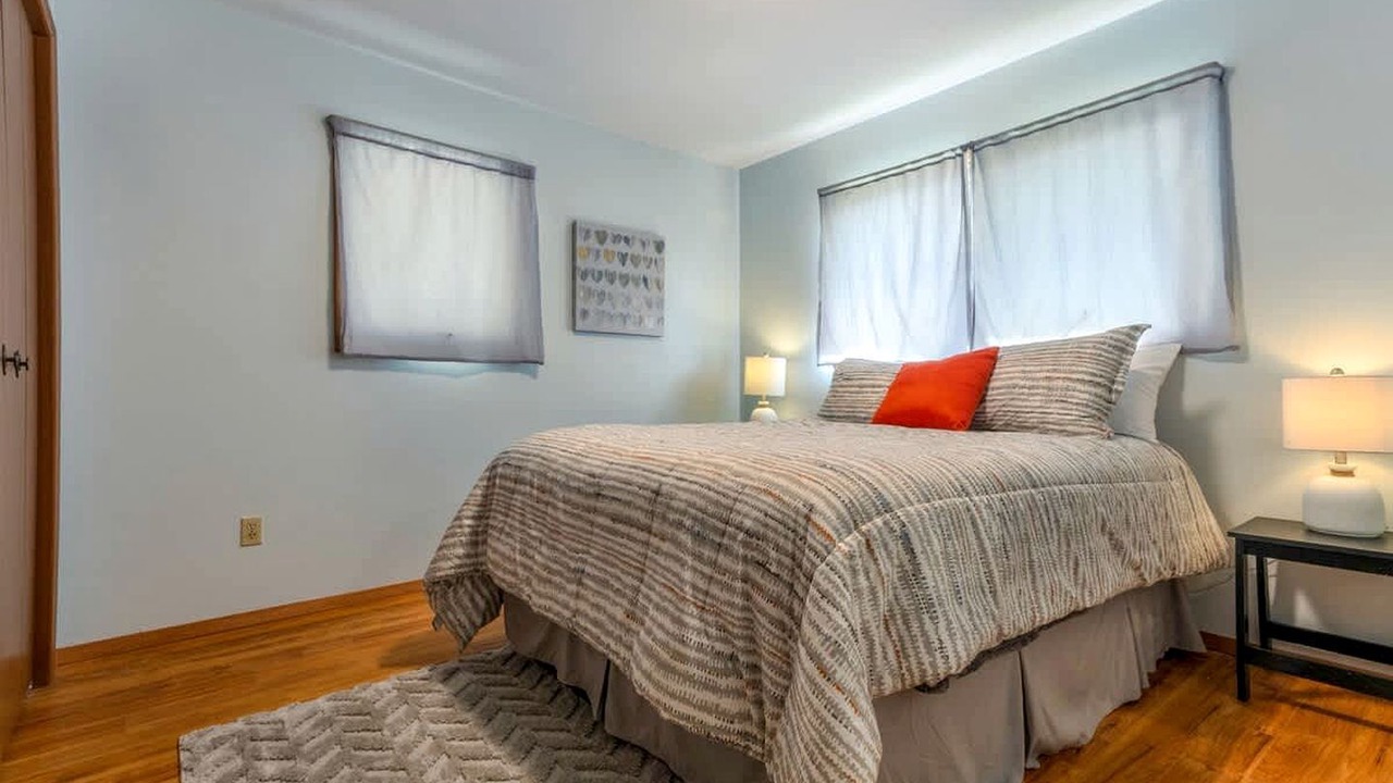 Photo of Bedroom in Garden District