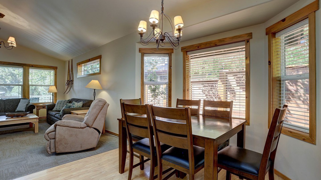 Photo of Livingroom in River West