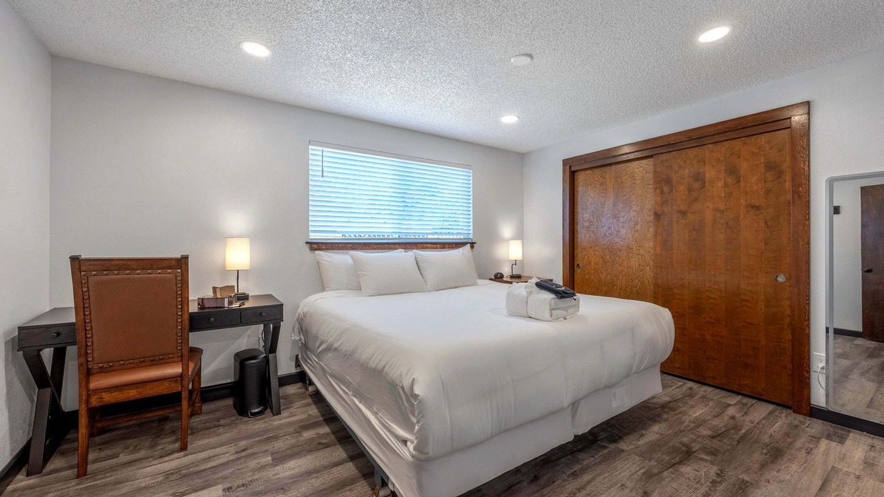 Photo of Bedroom in Cascade Locks