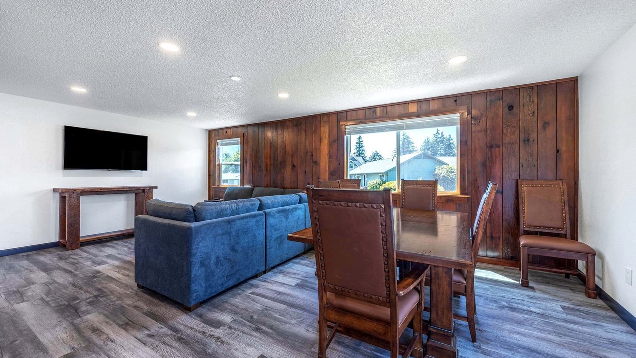 Photo of Livingroom in Cascade Locks