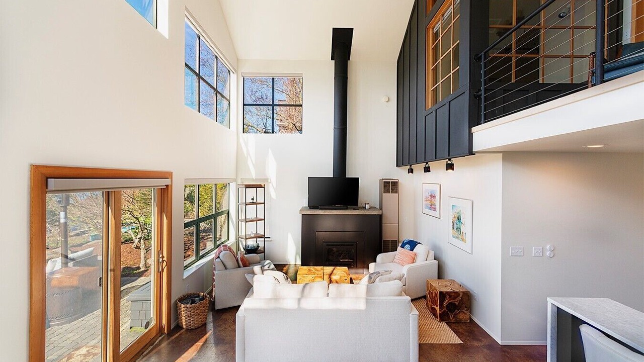 Photo of Livingroom in Langley