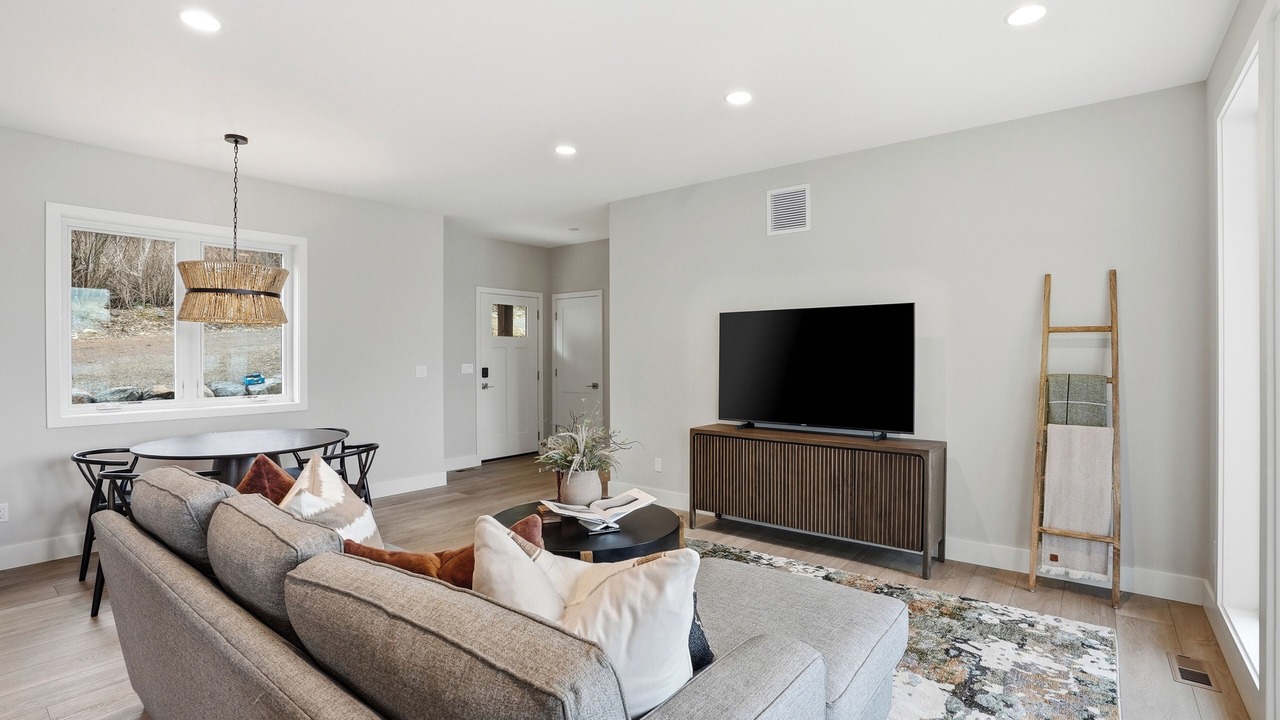 Photo of Livingroom in Harrison