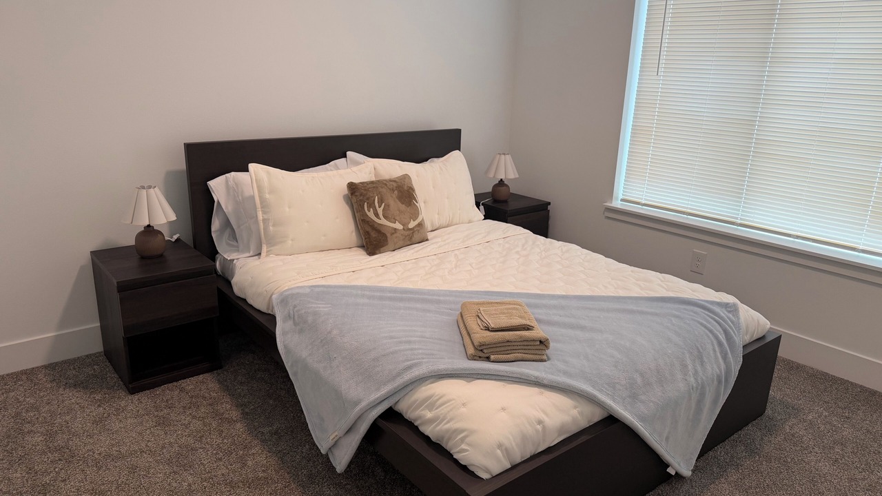 Photo of Bedroom in Cathlamet
