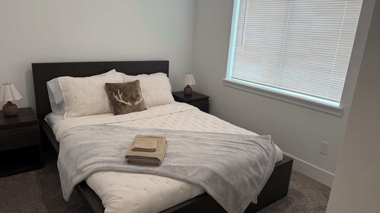 Photo of Bedroom in Cathlamet