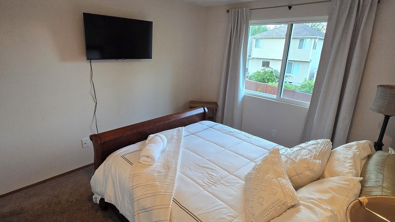 Photo of Bedroom in Rollingbay