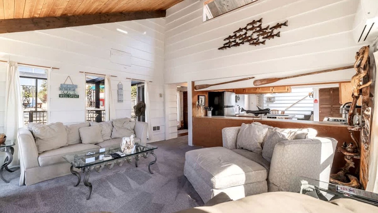 Photo of Livingroom in Bayview