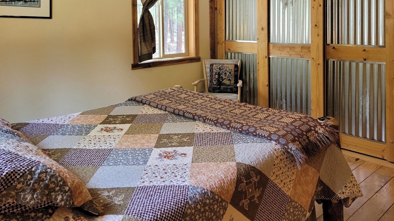Photo of Bedroom in Mazama