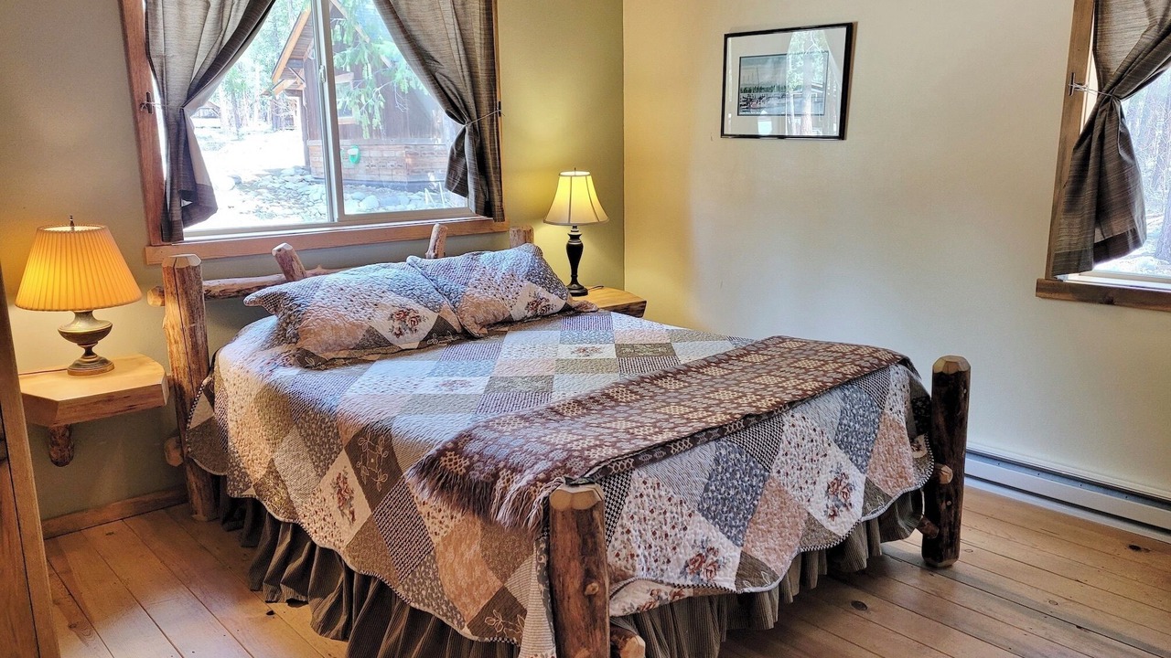 Photo of Bedroom in Mazama
