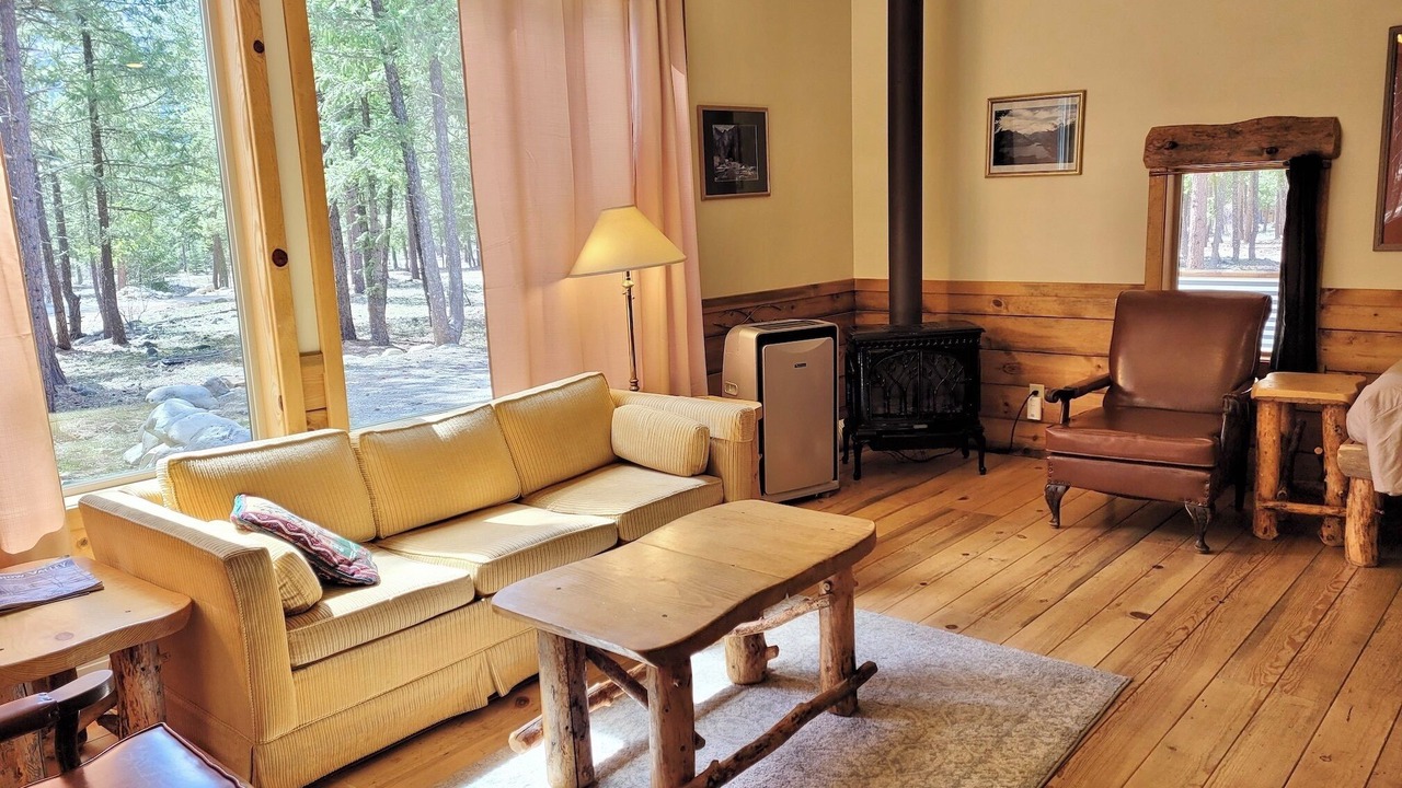 Photo of Livingroom in Mazama