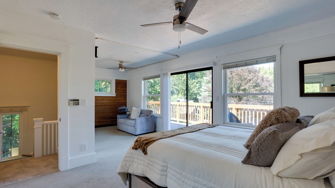 Photo of Bedroom in Mid-Beacon Hill