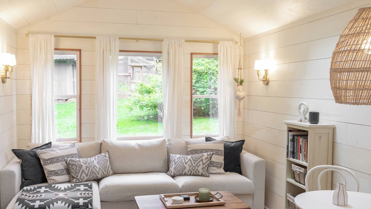 Photo of Livingroom in Rollingbay