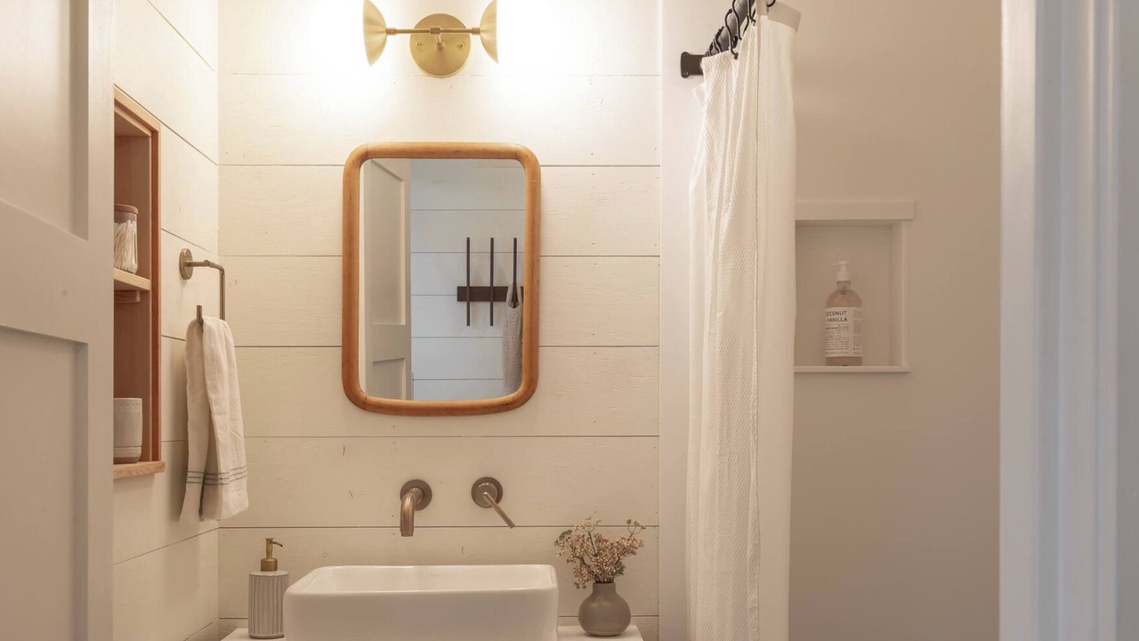 Photo of Bathroom in Rollingbay