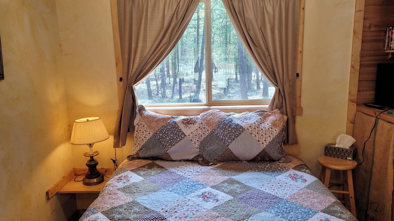 Photo of Bedroom in Mazama