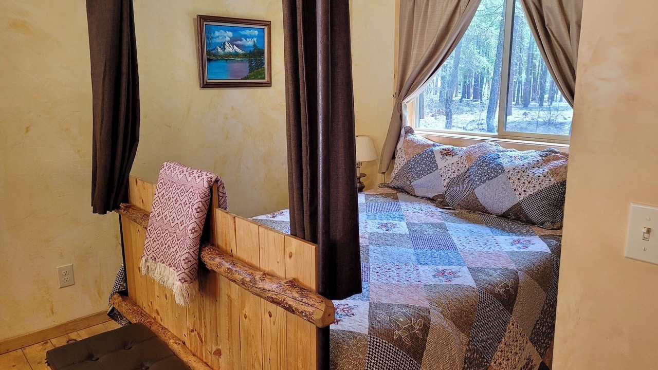 Photo of Bedroom in Mazama