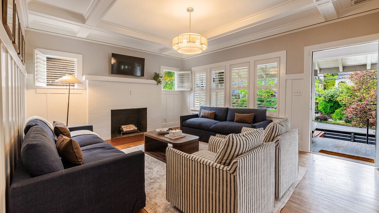Photo of Livingroom in Montlake